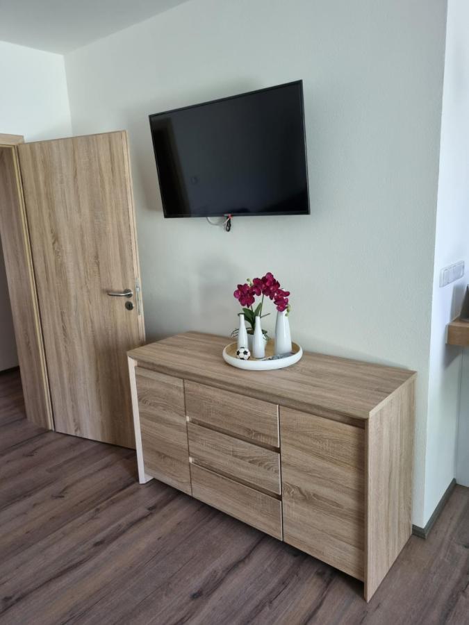 Novy Apartman V Arealu Wellness Hotelu Frymburk Exterior photo
